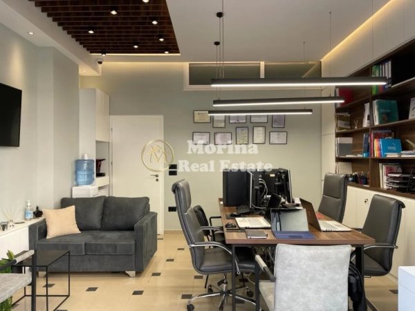 Tirane, jepet me qera ambjent biznesi Kati 0, 42 m² 600 € (Komuna e Parisit)