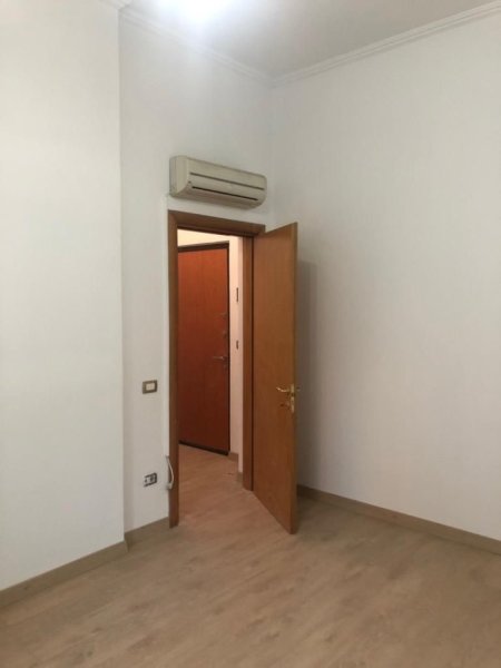 Tirane, jepet me qera garsonier Kati 3, 33 m² 380 € (rruga don bosko)