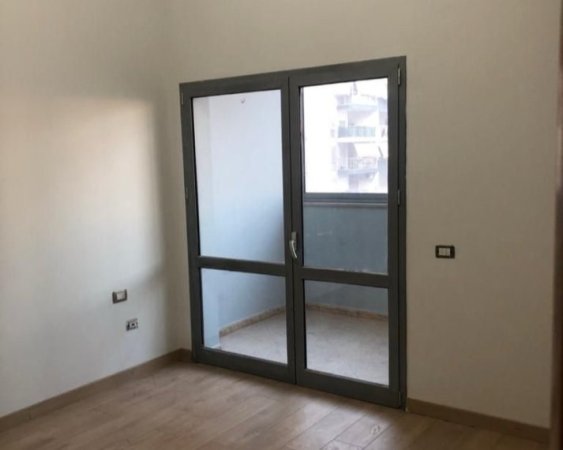 Tirane, jepet me qera garsonier Kati 3, 33 m² 380 € (rruga mine peza)