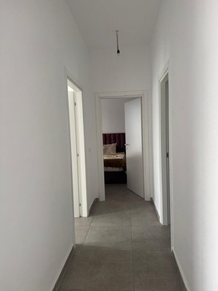 Tirane, jepet me qera apartament 2+1+Ballkon Kati 6, 90 m² 430 € (rruga 5 maj , pallatet e bashkise)