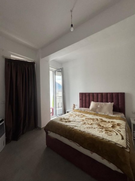 Tirane, jepet me qera apartament 2+1+Ballkon Kati 6, 90 m² 430 € (rruga 5 maj , pallatet e bashkise)