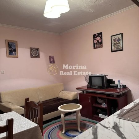 Tirane, jepet me qera Vile 1+1 Kati 2, 55 m² 400 € (Rruga Myslym Shyri)