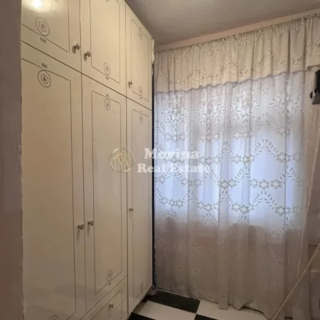 Tirane, jepet me qera Vile 1+1 Kati 2, 55 m² 400 € (Rruga Myslym Shyri)