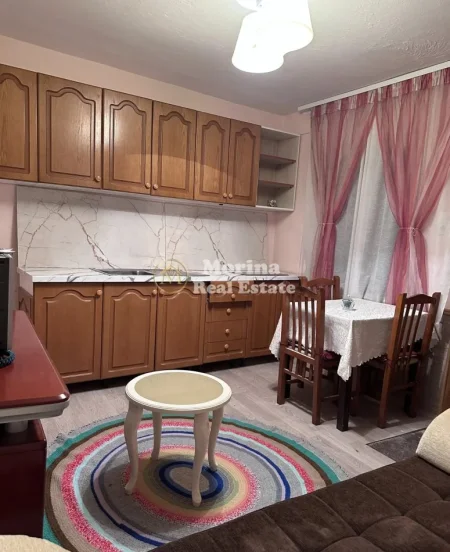 Tirane, jepet me qera Vile 1+1 Kati 2, 55 m² 400 € (Rruga Myslym Shyri)