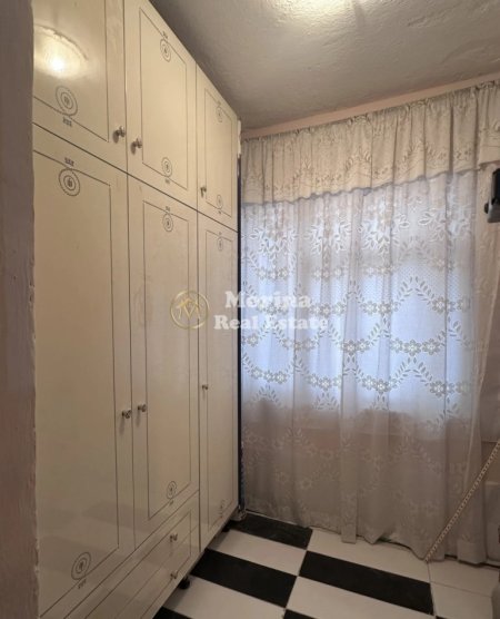 Tirane, jepet me qera Vile 1+1 Kati 2, 55 m² 400 € (Rruga Myslym Shyri)