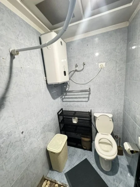 Tirane, jepet me qera apartament 2+1+Ballkon Kati 8, 70 m² 700 € (RRUGA E KAVAJES)