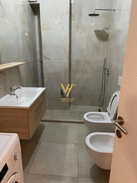 Tirane, jepet me qera apartament 1+1+Ballkon Kati 2, 75 m² 600 € (SIRI KODRA)