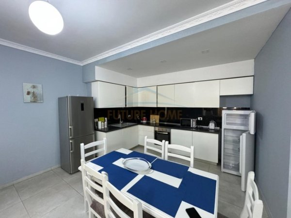 Tirane, jepet me qera apartament 3+1+Ballkon Kati 3, 125 m² 500 € (Kisha Ortodokse)