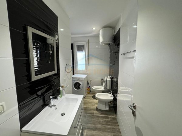 Tirane, jepet me qera apartament 3+1+Ballkon Kati 3, 125 m² 500 € (Kisha Ortodokse)