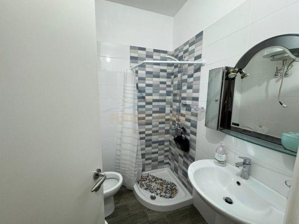 Tirane, jepet me qera apartament 3+1+Ballkon Kati 3, 125 m² 500 € (Kisha Ortodokse)