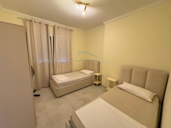 Tirane, jepet me qera apartament 3+1+Ballkon Kati 3, 125 m² 500 € (Kisha Ortodokse)