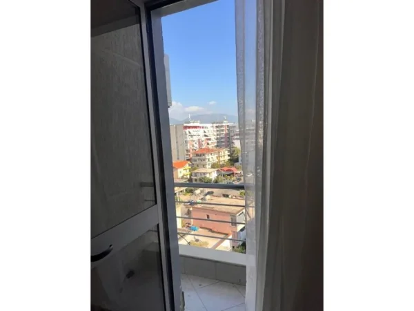 Tirane, jepet me qera apartament 2+1+Ballkon Kati 5, 120 m² 500 € (astir)
