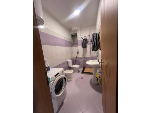 Tirane, jepet me qera apartament 2+1+Ballkon Kati 5, 120 m² 500 € (astir)