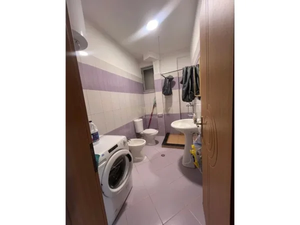 Tirane, jepet me qera apartament 2+1+Ballkon Kati 5, 120 m² 500 € (astir)