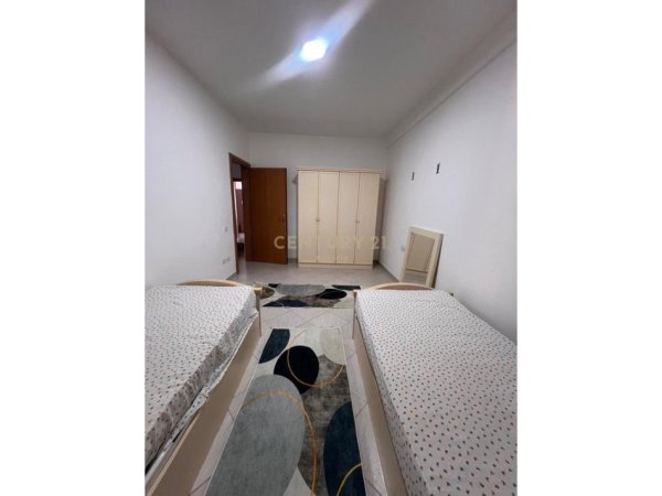 Tirane, jepet me qera apartament 2+1+Ballkon Kati 5, 120 m² 500 € (astir)