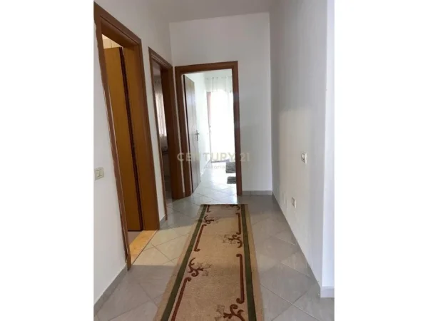Tirane, jepet me qera apartament 2+1+Ballkon Kati 5, 120 m² 500 € (astir)