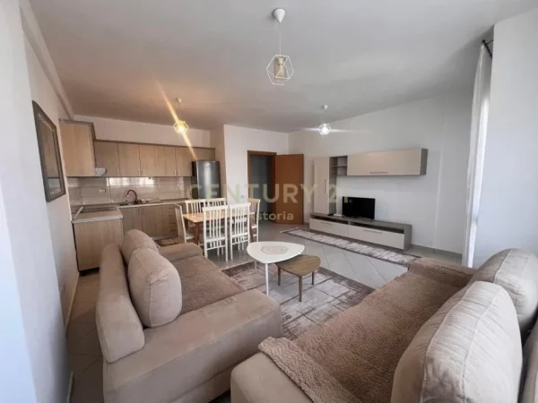 Tirane, jepet me qera apartament 2+1+Ballkon Kati 5, 120 m² 500 € (astir)