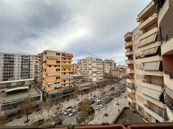 Vlore, jepet me qera apartament 2+1+Ballkon Kati 7, 120 m² 500 € (Aleksandria)