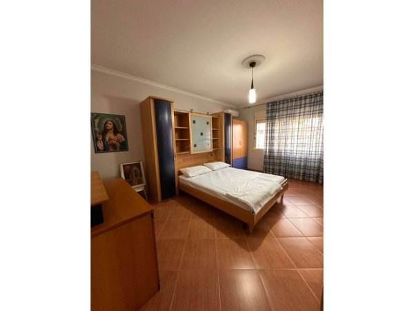 Vlore, jepet me qera apartament 2+1+Ballkon Kati 7, 120 m² 500 € (Aleksandria)