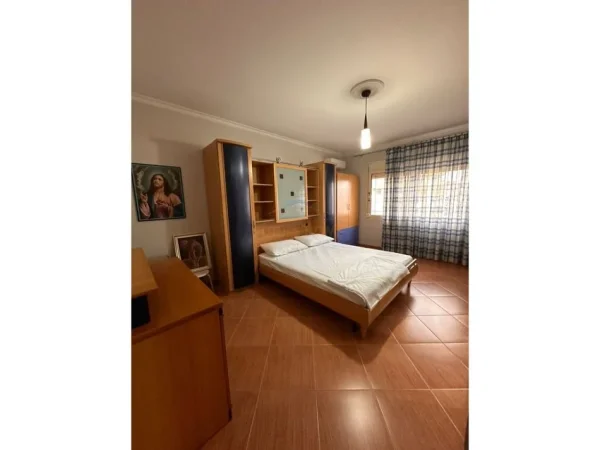 Vlore, jepet me qera apartament 2+1+Ballkon Kati 7, 120 m² 500 € (Aleksandria)