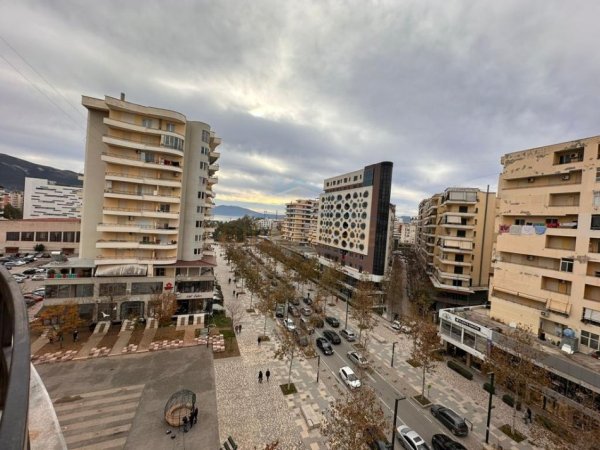 Vlore, jepet me qera apartament 2+1+Ballkon Kati 7, 120 m² 500 € (Aleksandria)
