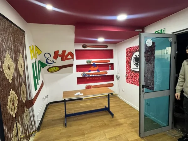 Tirane, jepet me qera ambjent biznesi Kati 0, 150 m² 1.600 € 