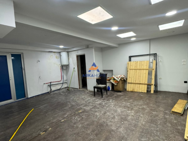Tirane, jepet me qera ambjent biznesi Kati 0, 150 m² 1.600 € 