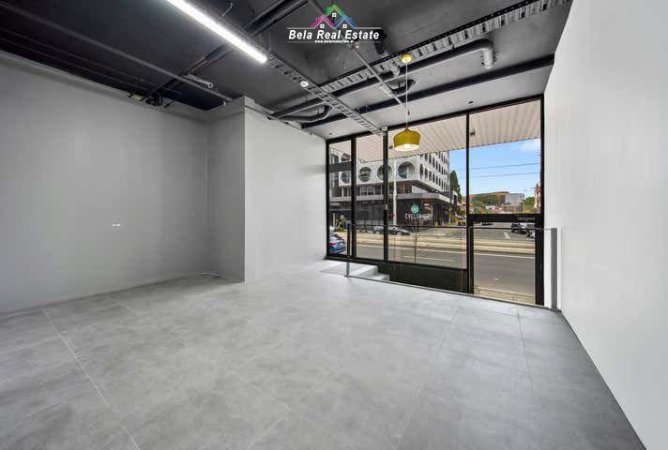 Tirane, jepet me qera dyqan Kati 0, 56 m² 400 € (Rruga Hasan Ceka)