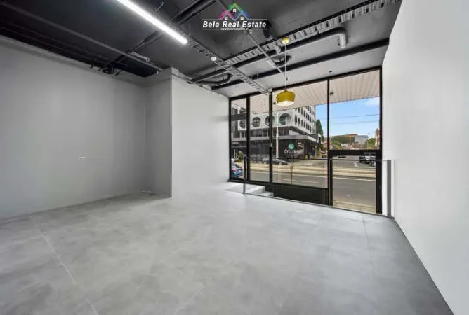 Tirane, jepet me qera dyqan Kati 0, 56 m² 400 € (Rruga Hasan Ceka)