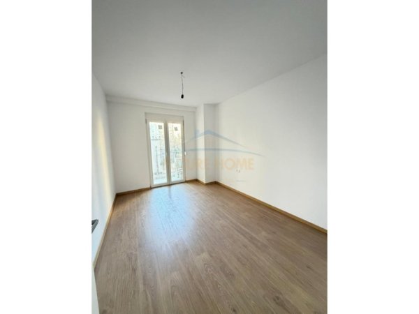 Tirane, jepet me qera ambjent biznesi Kati 1, 128 m² 2.000 € (Rruga Faik Konica)