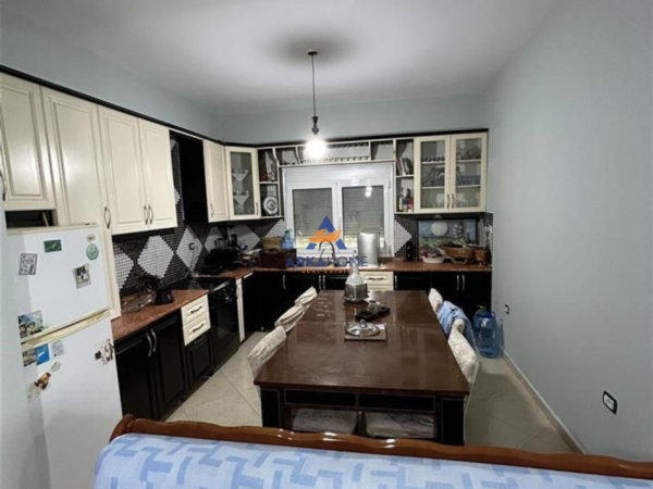 Tirane, jepet me qera Vile 2 Katshe Kati 2, 523 € 