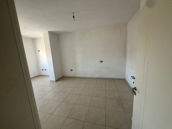 Tirane, shitet apartament 1+1 Kati 5, 61 m² 85.000 € (Casa Italia)