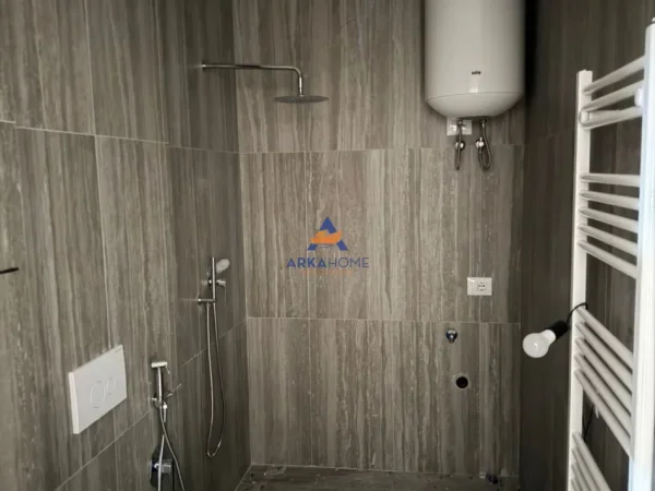 Tirane, jepet me qera apartament 1+1+Ballkon Kati 2, 48 m² 728 € 