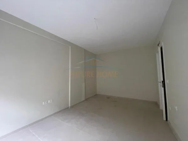 Tirane, shitet apartament 1+1+Ballkon Kati 1, 65 m² 165.000 € (SHKOLLA E KUQE)
