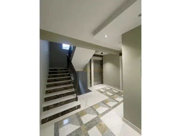 Tirane, shitet apartament 1+1+Ballkon Kati 1, 64 m² 165.000 € (Shkolla e Kuqe)