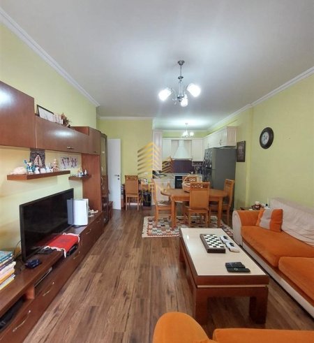 Tirane, shitet apartament 2+1 Kati 3, 78 m² 140.000 € (Kinostudio)