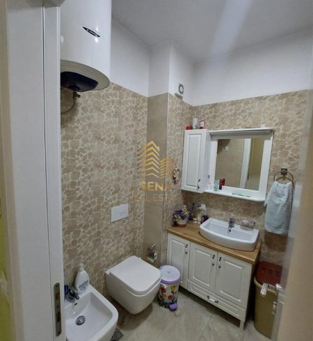 Tirane, shitet apartament 2+1 Kati 3, 78 m² 140.000 € (Kinostudio)