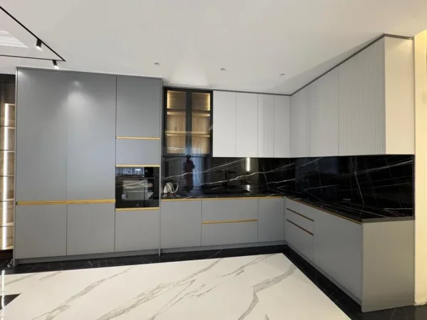 Tirane, shitet apartament 3+1 Kati 5, 168 m² 400.000 € (Bulevardi i Ri)