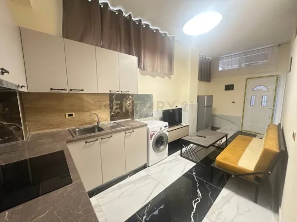 Tirane, jepet me qera 1+1 Kati 4, 56 m² 350 € (ali demi)