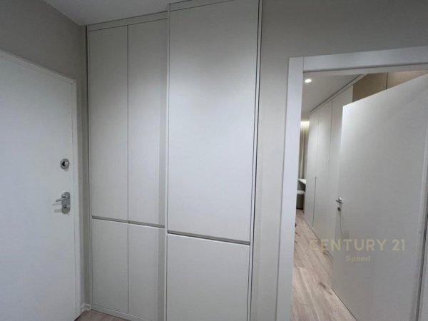 Tirane, jepet me qera apartament 1+1+Ballkon Kati 3, 77 m² 1.000 € (rruga e barrikadave)