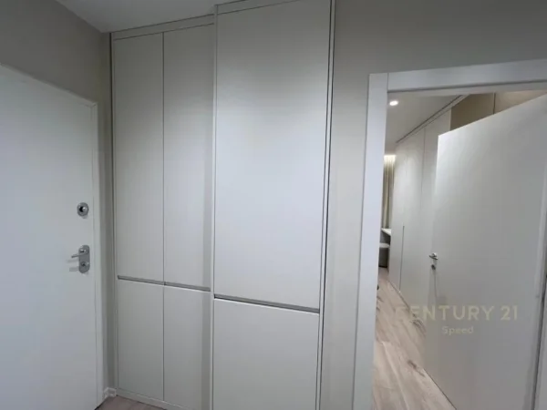 Tirane, jepet me qera apartament 1+1+Ballkon Kati 3, 77 m² 1.000 € (rruga e barrikadave)