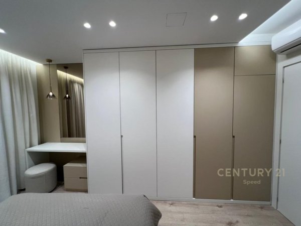 Tirane, jepet me qera apartament 1+1+Ballkon Kati 3, 77 m² 1.000 € (rruga e barrikadave)