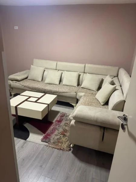 Tirane, jepet me qera apartament 1+1 Kati 2, 49 m² 500 € (laprake)