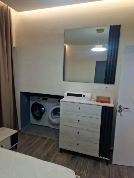 Tirane, jepet me qera apartament 2+1 Kati 0, 84 m² 700 € (bulevardi ri)