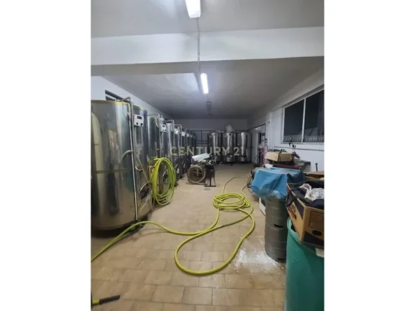 Elbasan, jap me Qera/Bashkepunim Fabrike Birre dhe Restorant  , 888 m² 5.500 € (Elbasan, Labinot Fushe)