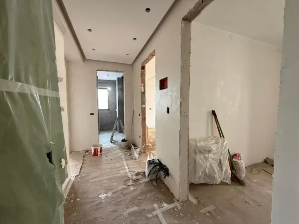 Tirane, jepet me qera zyre , 110 m² 900 € (Rruga e Durrësit)