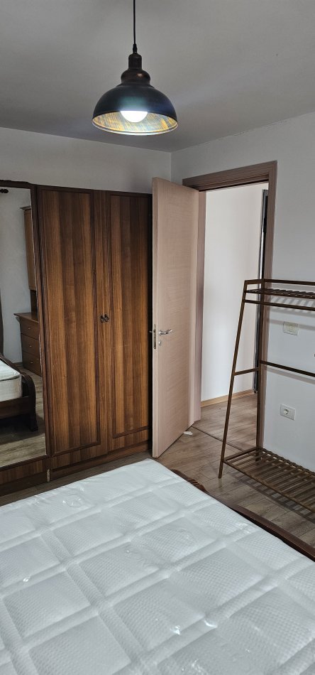 Tirane, jepet me qera nga Pronari, apartament 1+1 perball maternitetit, Kati 5, 54 m², pa ashensor, 45000 ALL, nuk bashkepunoj me agjensi