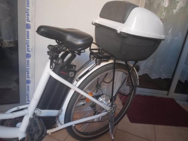 Tirane, okazion biciklete elektrike Nakto 26 ″ Cargo Electric Bike e bardhë 50.000 €
