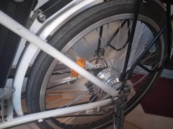 Tirane, okazion biciklete elektrike Nakto 26 ″ Cargo Electric Bike e bardhë 50.000 €