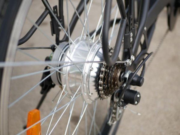 Tirane, okazion biciklete elektrike Nakto 26 ″ Cargo Electric Bike e bardhë 50.000 €